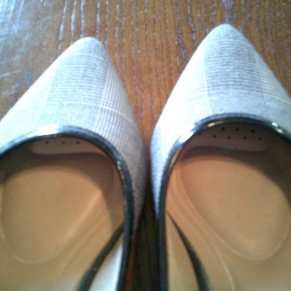 NWOT Abella Plaid Pointed-Toe Flats (7M) - Picture 2 of 7